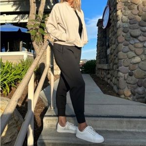 Athleta Venice Joggers, size xs, black, Similar to Lululemon